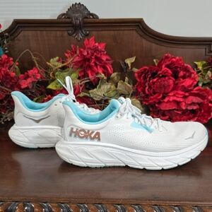 Arahi 7 Size 9B Hoka Women's White and Teal Sneakers